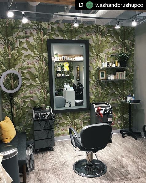 Hair Shops Interior Salon Ideas, Barber Shop Suite Ideas, Home Barbershop Ideas, Beauty Parlour Ideas, At Home Barbershop, Small Barber Suite Ideas, Parlour Decoration Ideas, Beauty Saloon Decor Interior Design, Barber Room Ideas