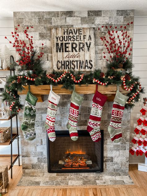 Nostalgic Christmas Mantle, Red And Green Christmas Mantle Decor, Christmas Mantle Decor Traditional, Red And Green Christmas Mantle, Rustic Red And Green Christmas Decor, Brick Fireplace Christmas Decor, Farmhouse Christmas Mantle Decor, Christmas Fireplace Mantle Decorations, Christmas Fireplace Decor Ideas