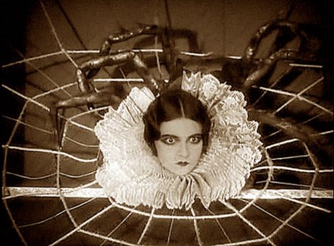 Spidora Vintage Spider, Arte Punk, Movie Blog, Septième Art, Silent Movie, Spider Woman, Vintage Circus, Arte Inspo, Vintage Horror