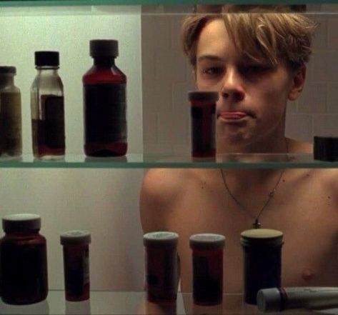 90s, leonardo dicaprio y The Basketball diaries imagen en We Heart It Lorraine Bracco, Basketball Diaries, Leonardo Dicaprio 90s, Smelly Cat, Leo Dicaprio, Telegram Stickers, Leighton Meester, Natalie Portman, Justin Timberlake