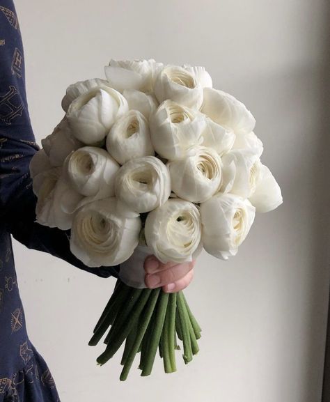 Ranunculus Bride Bouquet, Bride Bouquet Ranunculus, White Ranunculus Centerpiece, Wedding Flowers Moodboard, Ranculus Ranunculus Bouquet, Bridal Bouquet With Ranunculus, Raniculas Bouquet, Ranunculus Peony Bouquet, White Ranunculus Bridal Bouquet