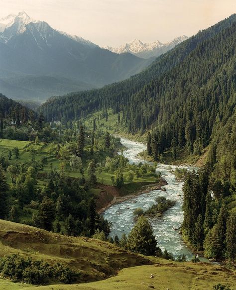 Beauty Of Kashmir, Mountain Landscape Photography, Scenic Beauty, Nature Aesthetic, Pretty Places, Mountain Landscape, Beautiful World, Beautiful Landscapes, The Great Outdoors