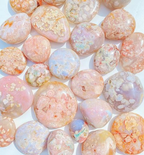 Flower Agate Aesthetic, Crystals Aesthetic, Flowers And Crystals, Crystal Mermaid, Pretty Crystals, Most Beautiful Flower, Moms Crafts, Stones Diy, Gem Show