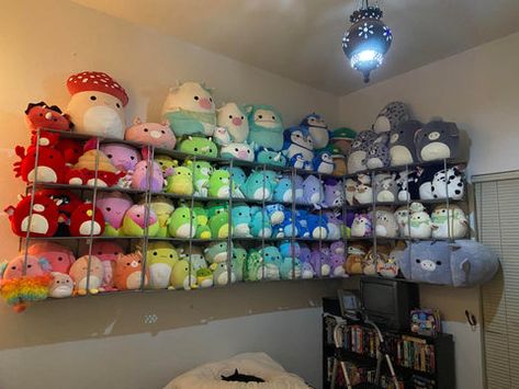 Display Squishmallows, Squishmallow Storage, Stuffed Animal Displays, Squishmallow Collection, Costume Accessories Diy, Twin Size Loft Bed, Cute Squishies, Wire Storage, Cute Bedroom Decor