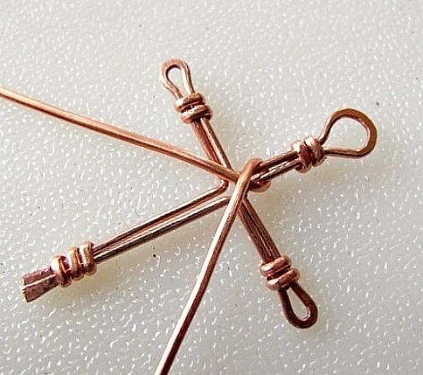 Wire Wrapped Cross Tutorial Chasing Hammer, Wire Wrapped Cross, Wire Crosses, Wire Wrapping Tutorial, Round Nose, Wire Jewelry Making, Wire Wrapped Jewelry Tutorials, Chain Nose Pliers, Bijoux Fil Aluminium