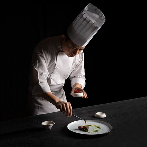 Stellar Dining Series on Behance Japanese Food Photography, Chef Pictures, Michelin Food, Michelin Chef, Michelin Star Food, Michelin Restaurant, Cooking Photography, Create Brand, Michelin Star Chef