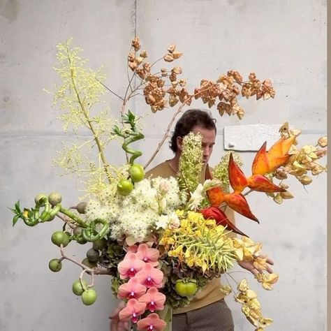 @september___studio • Instagram photos and videos September Studio, Atelier September Copenhagen, September Studio Flowers, Fall Flower Installations, Autumn Flower Installation, Weekend Vibes, Event Design, Floral Arrangements, Floral Design