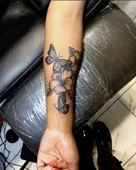 Unique Minimalist Tattoo, Font Tato, Arm Sleeve Tattoos For Women, Hand Tattoos For Girls, Cute Hand Tattoos, Pretty Hand Tattoos, Tasteful Tattoos, Tattoos For Black Skin, Forearm Tattoo Women