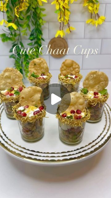 The Styled Graze Co. on Instagram: "We know you’ve loved the rest of this series, but this one is off the chaats 😍💛

#chaat #chaatmasala #snacks #streetfood #plattersofindia #desi #masala #singleserving #mumbaifoodie #graze #grazing #taste #curated #elite" Indian Food Party, Diwali Dishes, Baked Indian Snacks, Veg Starter Recipes, Veg Appetizers, Healthy Indian Snacks, Diwali Snacks, Veg Snacks, Indian Appetizers