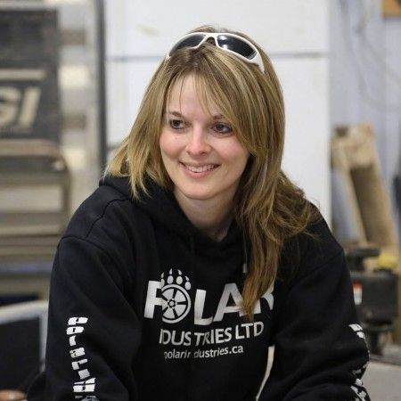 Lisa Kelly Lisa Kelly Trucker, Ice Road Truckers, Lisa Kelly, Girl Trucker, Truck Girl, Jennifer Aniston Hair, Delivery Pictures, Women Trucker, Volvo Trucks