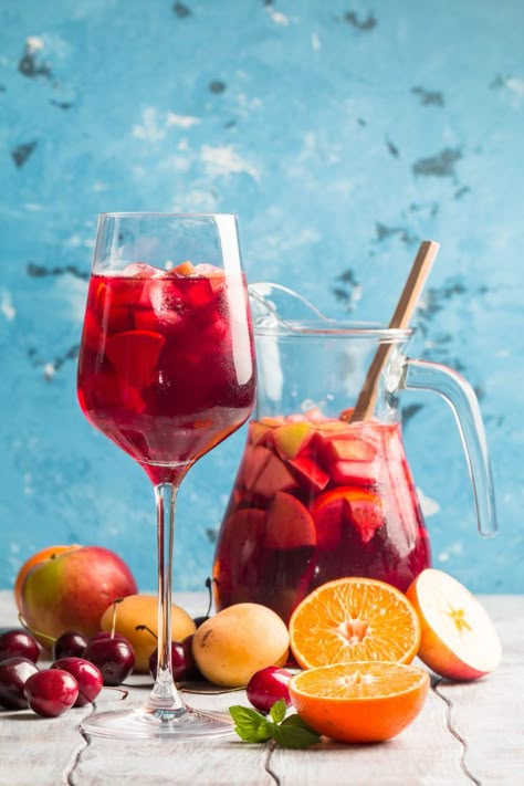 Learn how to make authentic Spanish sangria with this easy sangria recipe. This best sangria recipe only takes a few minutes to prep. Best Sangria, Best Sangria Recipe, Easy Sangria Recipes, Cherry Smoothie, Best Red Wine, Sangria Recipe, Red Sangria, Spanish Wine, Sangria Recipes