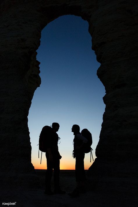 Hiking Together, Hiking Couple, Yosemite Camping, Couple Moments, Hiking Photography, Camping Photography, Hiking Pictures, Camping Spots, Trik Fotografi