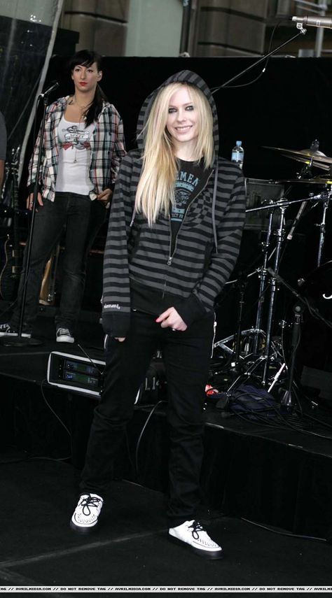 Pop Punk Outfits, Avril Lavigne Outfits, Avril Lavigne Style, Outfits 2000s, 90s Hip Hop Fashion, 2000s Outfits, 2000s Fashion Outfits, Emo Outfits, Emo Fashion