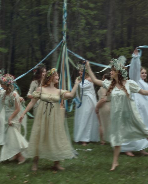 Midnight's Summer Dream, A Mid Summer Nights Dream Aesthetic, Midsummer Photoshoot, A Midsummer Night's Dream Aesthetic, Camelot Musical, Midsummer Nights Dream Costume, Midsummer Nights Dream Aesthetic, Maypole Dance, Midnight Summer Dream