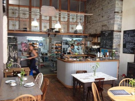 Open Kitchen Bakery Design, Open Kitchen Bakery Shop, Cafe With Open Kitchen, Open Kitchen Coffee Shop, Open Kitchen Cafe Design, Open Kitchen Bakery, Small Bakery Kitchen, Open Kitchen Cafe, Bakery Lighting