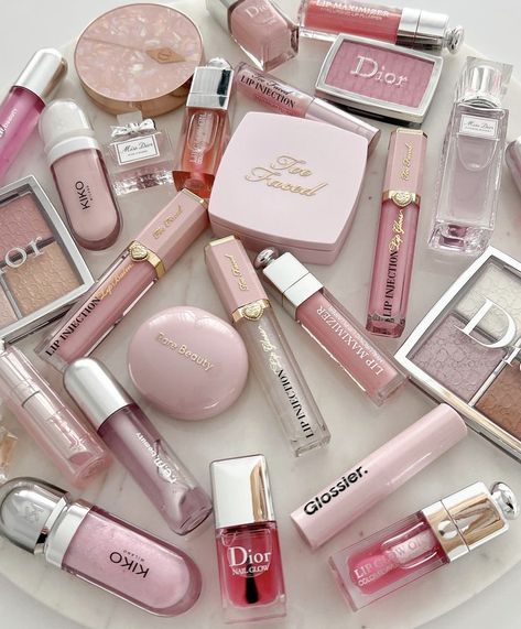 Dior Nail Glow, Makeup Bag Essentials, Eye Makeup Designs, Fancy Makeup, Pink Makeup, Makeup Items, Makeup Designs, Makeup Essentials, Pretty Makeup