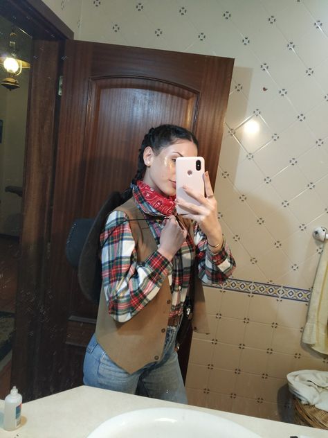 Cowboy Carnaval, Cowboy Halloween, Cow Boy, Plaid Scarf, Halloween Costume, Fantasia, Cowboy, Mirror Selfie, Plaid