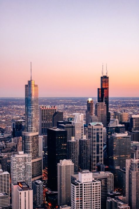 The view from Signature Lounge in Chicago never disappoints! Click to view the top 5 places to see on your next trip to Chicago! | Chicago travel | Chicago photography | Chicago Instagram Photo | Chicago things to do in Chicago Instagram, Chicago Wallpaper, Travel Chicago, Trip To Chicago, Chicago Aesthetic, Chicago Pictures, Pretty Views, Chicago Travel, Chicago Photography