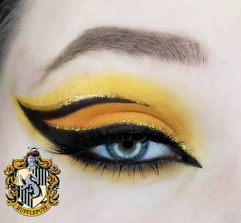 Deadpool Eyeshadow, Hufflepuff Makeup, Maquillage Harry Potter, Harry Potter Hairstyles, Hp Wedding, Gold Lashes, Harry Potter Makeup, Disney Inspired Makeup, Brown Foundation