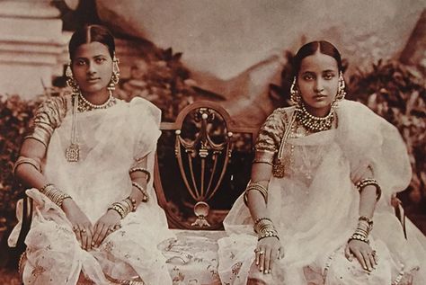 Hunting Dress, The Met Museum, Indian Eyes, Historical Hats, Royal Indian, Vintage India, Evolution Of Fashion, Indian Bridal Fashion, Indian Textiles