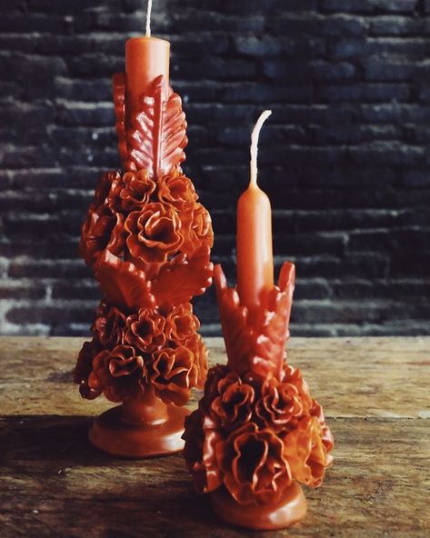 PROJECT ARTEFAKTO | Traditional Oaxacan ladrillo floral candles, sculpted by hand and made of locally harvested beeswax 🐝. A labor of love and a true work of… | Instagram Floral Candles, Floral Candle, Dinner Inspiration, Wedding Candles, Labor, Of Love, Platinum, Wedding Inspiration, In Store