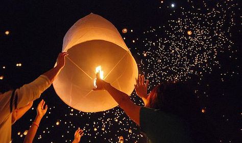 Wish Lanterns, Flying Lantern, Bonfire Party, Floating Lanterns, Sky Lanterns, Lantern Festival, Bonfire Night, White Sky, Chinese Lanterns