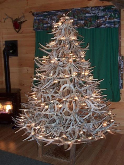 10 Shed Antler Christmas Trees to Get You in the Festive Spirit Antler Christmas Tree, Antler Tree, Antler Ideas, Different Christmas Trees, Deer Antler Decor, Antler Christmas, Antlers Decor, Antler Crafts, Antler Art