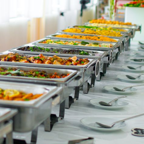 Catering Party Food, Buffet Dishes Display, Restaurant Set Up, Sterno Buffet Set Up, Buffet Serving Dishes Food Displays, Buffet Hotel Design, Dinner Buffet Table Ideas Decor, Hot Food Buffet Ideas, Hot Buffet Food Ideas Party