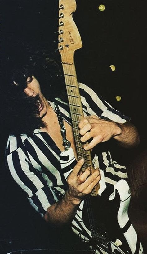 Eddie Van Halen 1978, Atomic Punk, Famous Guitars, Guitar Room, David Lee Roth, Tattoo Inspiration Men, Best Guitarist, David Lee, Classic Vans