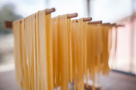 Homemade Spaghetti Noodles, Homemade Pasta Noodles, Pasta Gifts, Pasta Storage, Fresh Pasta Recipes, Fresh Pasta Dough, Homemade Pasta Dough, Dry Pasta, Pasta Dough Recipes