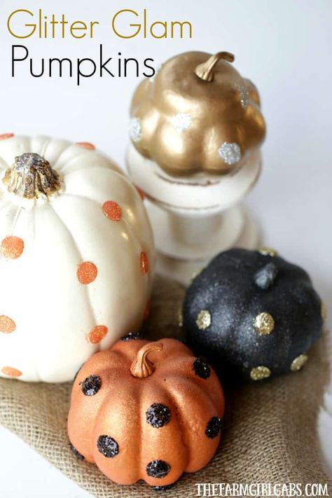 Glam Pumpkins, Diy Pumpkin Decor, Mason Jar Christmas Gifts, Fall Pumpkin Crafts, Pumpkin Craft, Thanksgiving Projects, Glitter Pumpkins, Diy Glitter, Christmas Mason Jars