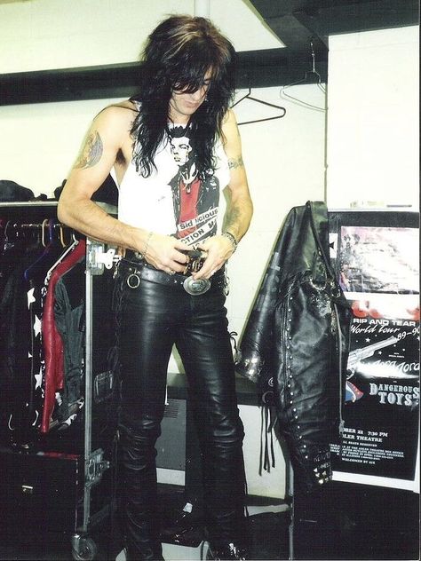 80s male look 90 Rock Fashion, Kelly Nickels Aesthetic, 80s Glam Rock Fashion Men, 80s Rocker Outfit Men, 80s Glam Metal Aesthetic, 80s Fashion Metal, 80s Rocker Aesthetic, 80s Rock Outfit Men, 80s Metal Outfits