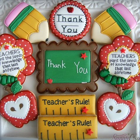 Teacher appreciation set. :) Teacher Cakes, Sugar Cookie Royal Icing, Summer Cookies, Sugar Cookie Designs, Pretty Cookies, Creative Cookies, Cookie Inspiration, Cookie Icing, Teachers Day