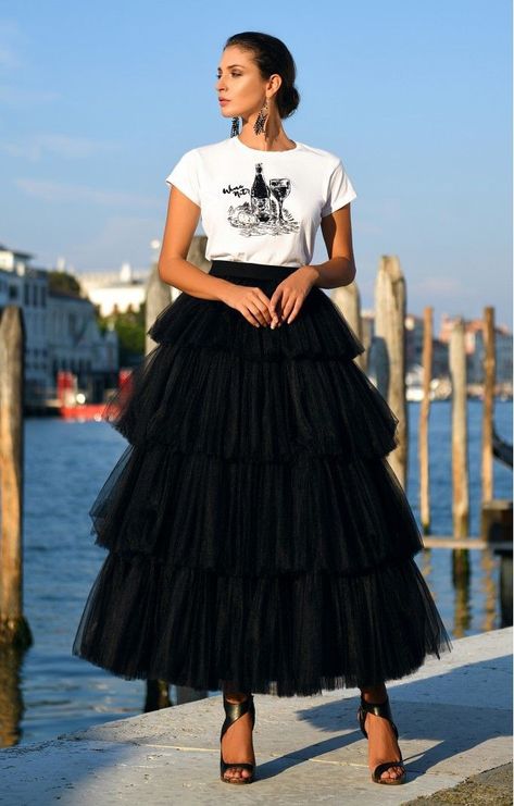 Tulle Skirt For Older Women, Tutu Outfits For Women, Tulle Dress Outfit, Black Tulle Skirt Outfit, Tulle Skirt Outfits Casual, Tulle Skirt Fashion, Tutu Skirt Outfit, Tulle Outfit, Tulle Skirts Outfit