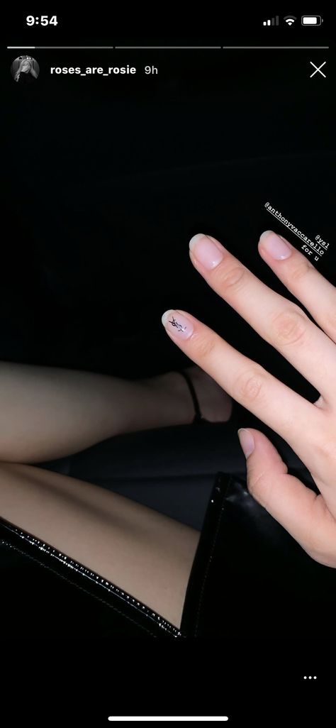 Rosé Nails Blackpink, Blackpink Nails, Fake Nails Designs, Rose Nails, Rose Blackpink, Rosé Blackpink, Nails Designs, Blackpink Rose, Nails Nails