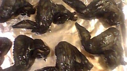 Black Bat Wings Recipe - Food.com Bat Wings Recipe, Halloween Food For Party Dinners, Gross Halloween Foods, Party Dinners, Food For Party, Halloween Buffet, Postres Halloween, Halloween Fest, Hallowen Ideas