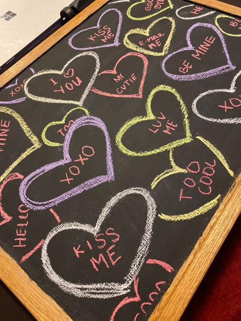 Chalkboard Art Designs, Valentines Day Whiteboard Art, Valentines Signs Chalkboard, Valentines Chalk Board Design, Valentine Chalkboard Art Ideas, Valentines White Board, Valentine Blackboard Ideas, Chalkboard Valentines Day, Valentines Day Window Chalk Art