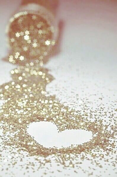 Glitter just makes everything a little more special. Glitter Photography, Wallpaper Winter, Corporate Identity Design, Gold Aesthetic, Glitter Force, Glitter Wallpaper, Glitter Background, Wallpaper Free, Sparkles Glitter