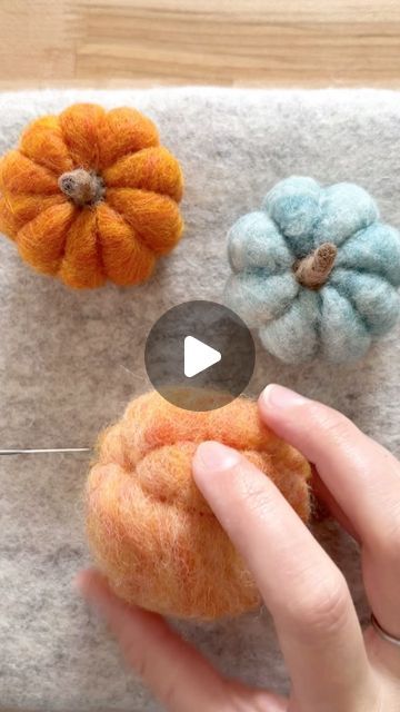 Erin Gardner on Instagram: "Making up a fresh batch of pumpkins for this weekend’s Harvest Festival at @thefarmersmuseum in Cooperstown, NY! We’ll be there demonstrating the process of needles felting, and we’ll have felting kits, original work, and felting supplies available for sale. We hope to see you there! 🍂🍁🌾  #needlefelting #pumpkins #feltedpumpkins #felt #thefarmersmuseum #farmersmuseum #cooperstown #upstateny #fall #autumn #fallinupstateny #harvestfestival #feltingkits #pumpkin #processvideo #process" Needle Felting Pumpkin Tutorial, Needle Felted Pumpkins Tutorial, Felted Pumpkins Diy, Needle Felted Fall Ideas, Halloween Felting Ideas, Needle Felting Pumpkin, Pumpkin Felt Craft, Spooky Needle Felting, Needle Felt Autumn