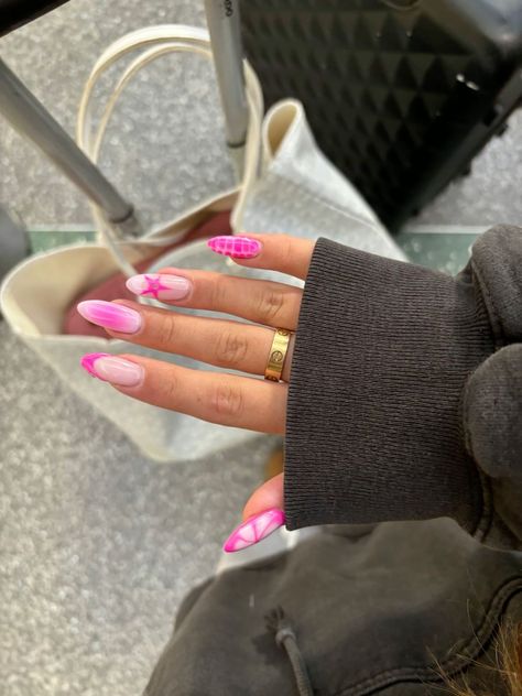 Nail Ideas For Back To School Almond, Acrylic Nails Ideas Back To School, Almond Nails School, Nail Ideas For School Almond, Nails Back To School 2024, Bright Aura Nails, 2024 Nail Inspo Almond, Funky Pink Nails, Pink And Purple Nails Designs