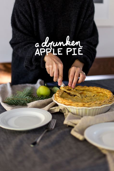 A Drunken Apple Pie Recipe - Fresh Exchange Yummy Nummies, Simple Pie, Alcoholic Desserts, Holiday Hosting, Gluten Free Holiday, Good Pie, Coconut Desserts, Shake N Bake, Apple Pie Recipe