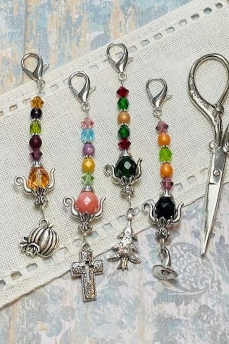 Scissor Fobs, Glass Bead Crafts, Cross Christmas Tree, Beaded Spiders, Scissor Fob, Needlework Crafts, Beaded Lanyards, Zipper Charms, Handbag Charms