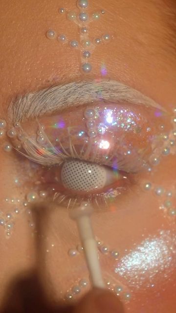 Space Makeup Aesthetic, Space Aesthetic Makeup, Angel Eye Makeup Looks, Jellyfish Eye Makeup, All White Makeup Looks, Winter Queen Makeup, Green Siren Makeup, White Mermaid Makeup, White Lenses Makeup