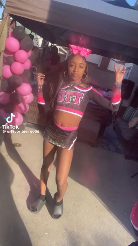 Majorette Outfits, Clown Hair, Black Cheerleaders, Black Dancers, Cute Cheer Pictures, Famous Dancers, Matching Outfits Best Friend, Famous Kids, Bratz Inspired Outfits