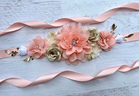 Maternity Belt Sash, Distintivos Baby Shower, April Baby Shower, Baby Shower Favours For Guests, Belly Art, Stacked Hair Bow, Baby Shower Sash, Baby Shower Favours, Black Hair Bows