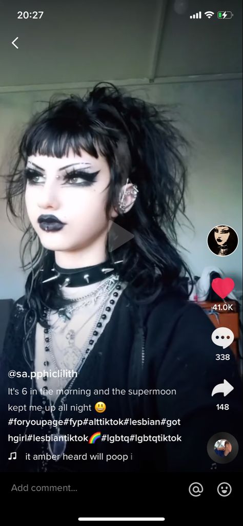 Goth Punk Hair, Work Appropriate Goth Makeup, Post Punk Makeup, Goth Makeup Casual, Goth Makeup Without White Base, Dramatic Goth Makeup, Goth Prom Hairstyles, Unique Goth Makeup, Goth Looks Makeup