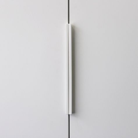 The Specified on Instagram: “: : : White on White Designer Doorware ⠀⠀⠀⠀⠀⠀⠀⠀⠀ ⠀⠀⠀⠀⠀⠀⠀⠀⠀ An edit of Designer Doorware's timeless design approach in white. ⠀⠀⠀⠀⠀⠀⠀⠀⠀…” White Closet Handles, White Wardrobe Handles, White Cabinet Handles, Shaker Wardrobe Doors, White Kitchen Handles, Minimal Door, Kitchen Cupboard Door Handles, Closet Handles, Handle Ideas