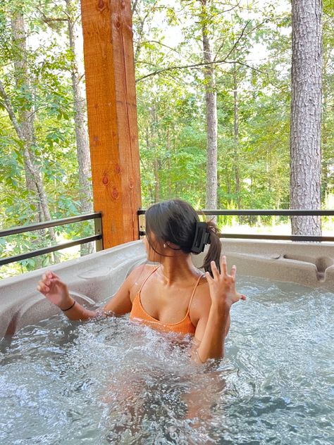 cabin | hot tub | swimsuit | forest | cabin in the woods | hot tub | #swim #cabin #hottub #forest Cabin Pics Insta, Hot Tub In The Mountains, Hot Spring Picture Ideas, Hot Tub Poses Instagram, Hot Tub Insta Pics, Hot Tub Photo Ideas, Jacuzzi Photoshoot Ideas, Hot Tub Instagram Pictures, Cabin Photoshoot Photo Ideas