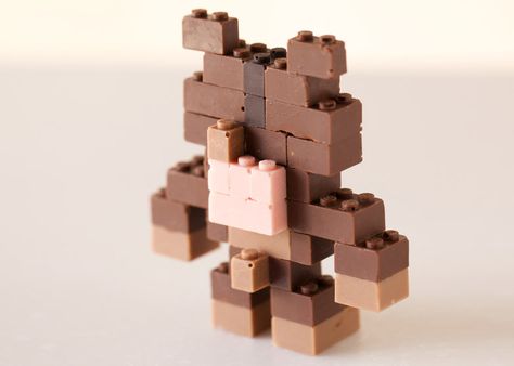 Akihiro Mizuuchi makes Lego bricks from chocolate Lego Chocolate, Chocolate Lego, Lego Robot, Artsy Design, Lego Blocks, Lego Characters, Pretty Cookies, Lego Party, Lego Models