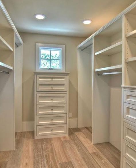 Master Closet Design, Master Closet Organization, Small Walk In Closet, Creative Closets, Walking Closet, Closet Design Layout, Walk In Closet Design, Closet Renovation, Closet Layout